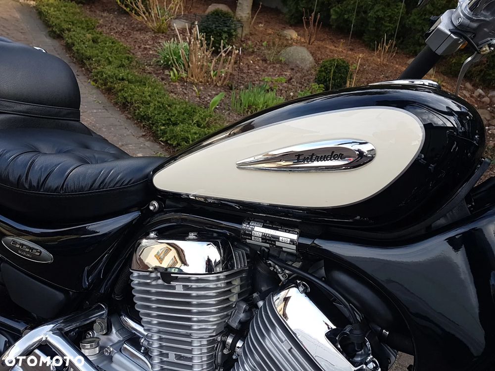 Suzuki Intruder - 12