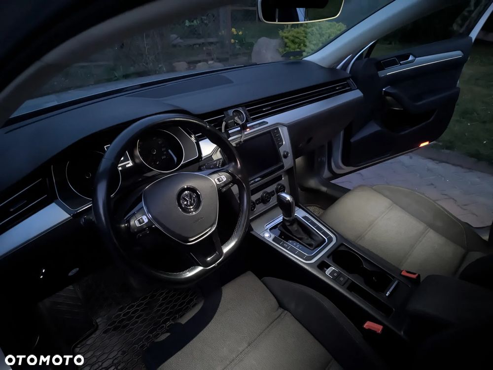 Volkswagen Passat 2.0 TDI SCR DSG Comfortline - 7