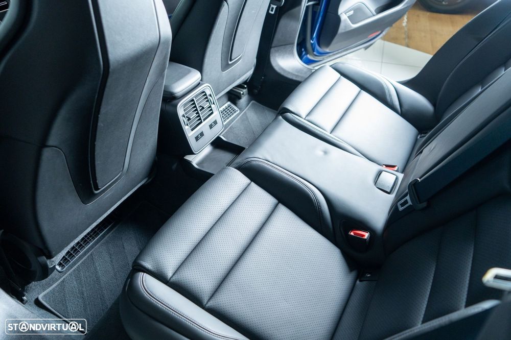 Porsche Taycan Cross Turismo Turbo - 27