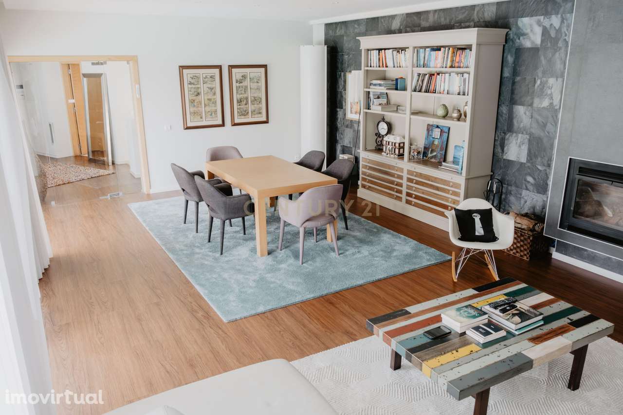 Luxuosa Moradia T5 com Piscina em Alvor, Portimão - Grande imagem: 2/14