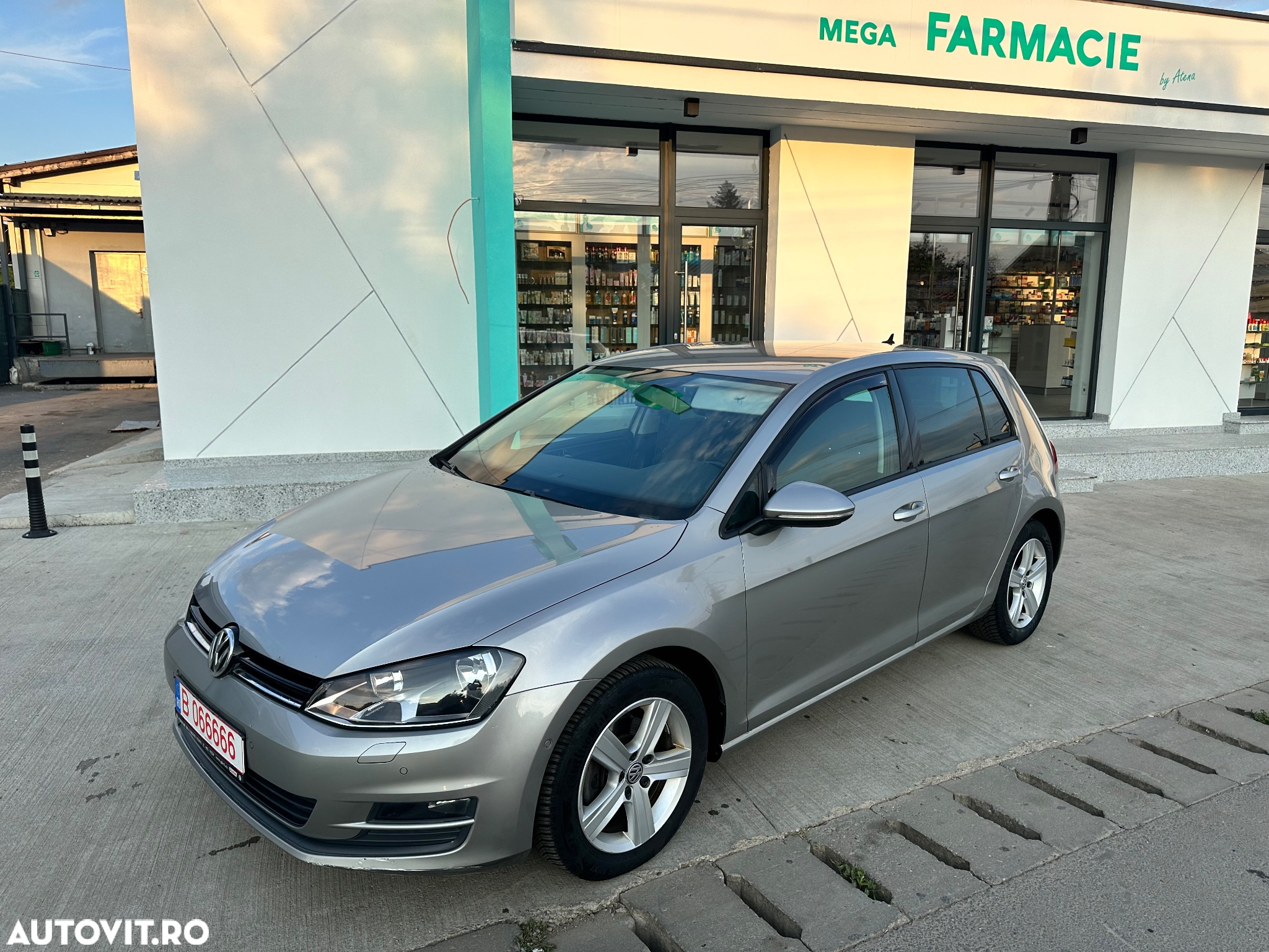 Volkswagen Golf 2.0 TDI BlueMotion Technology Highline DSG - 4