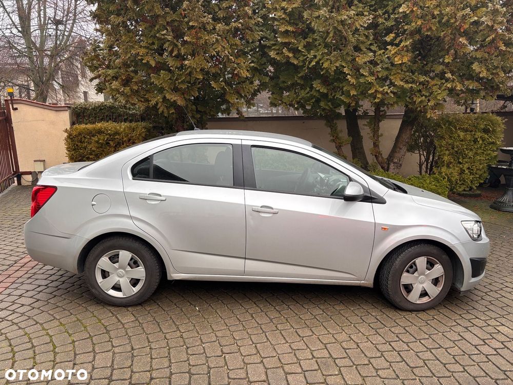 Chevrolet Aveo - 4