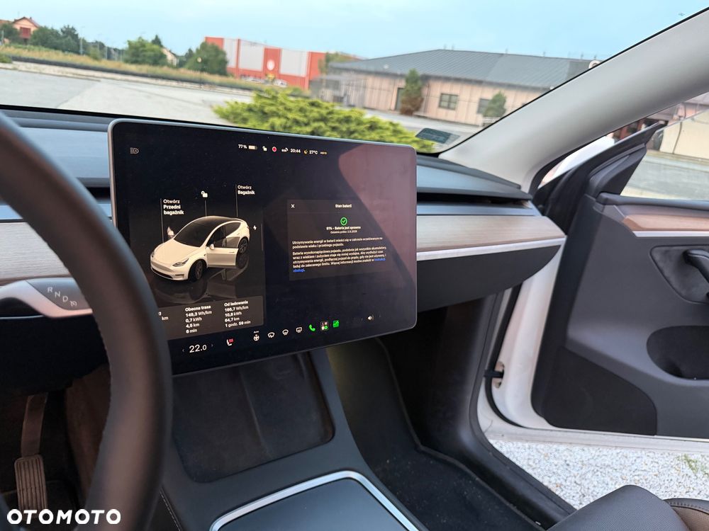 Tesla Model Y - 12