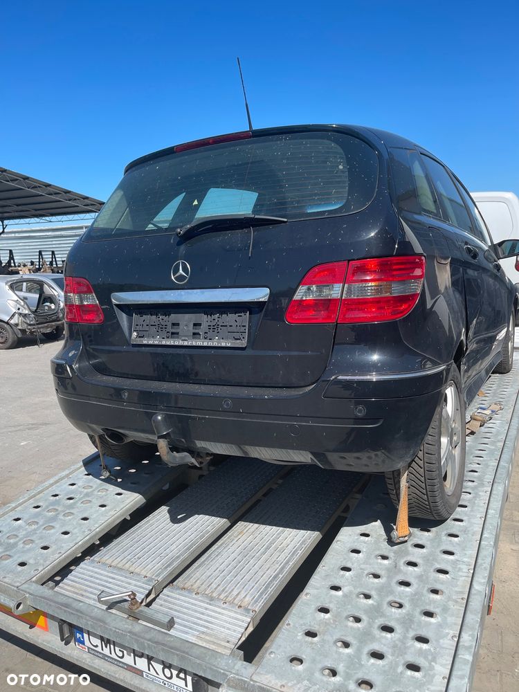 MERCEDES W245 KLAPA TYŁ 191 BŁOTNIK ZDERZAK KOLOR 191