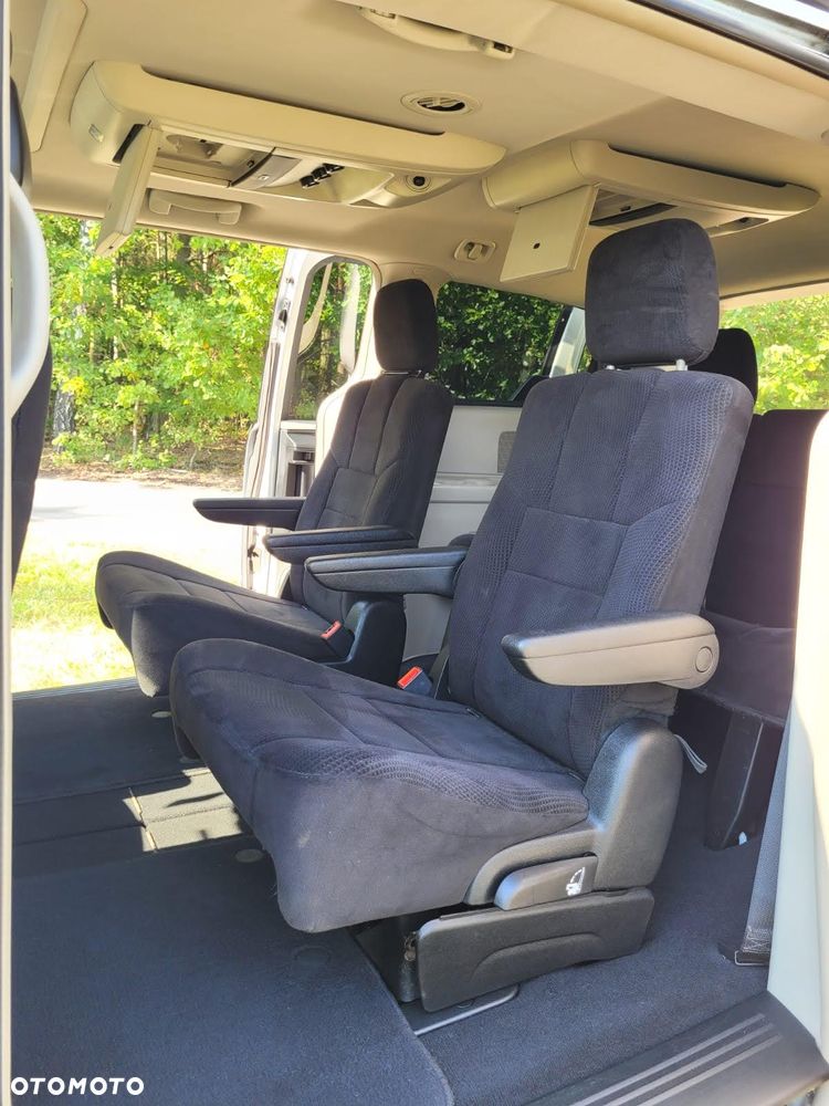 Chrysler Town & Country - 23