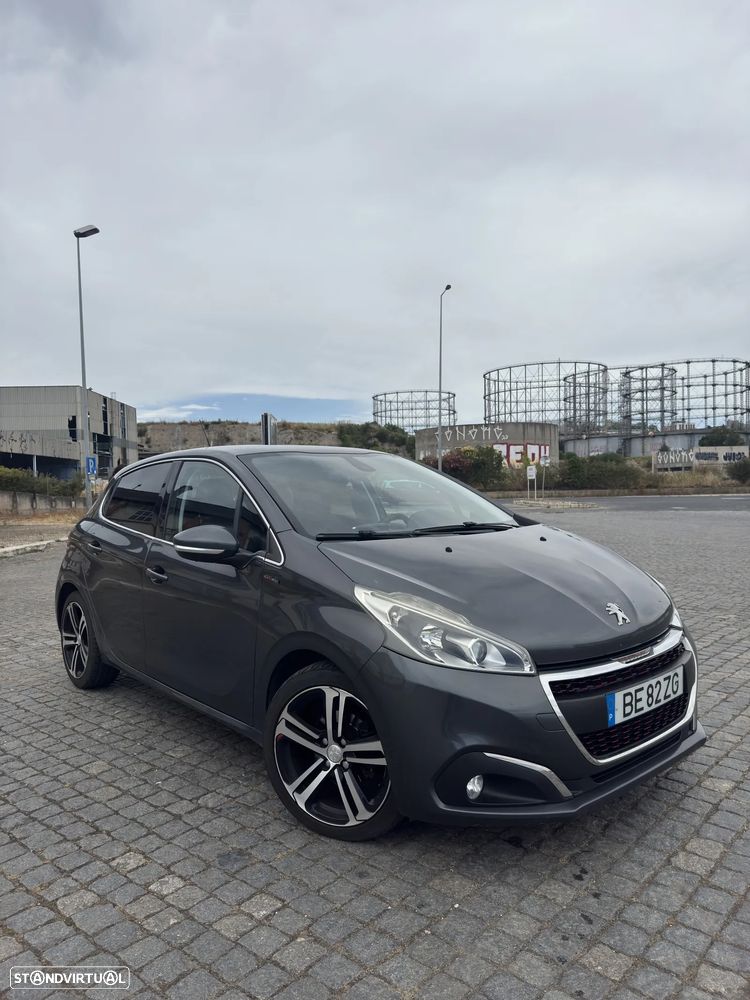 Peugeot 208 - 1