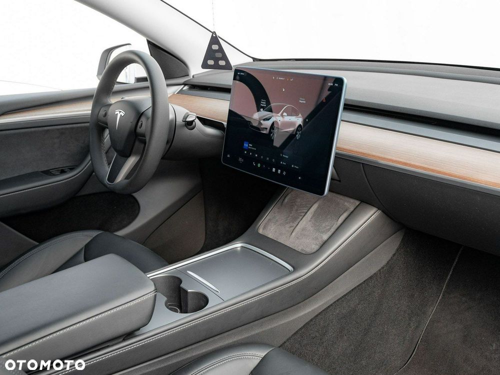 Tesla Model Y Long Range RWD - 30