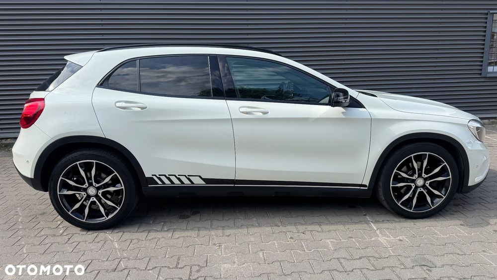 Mercedes-Benz GLA 250 4-Matic - 4