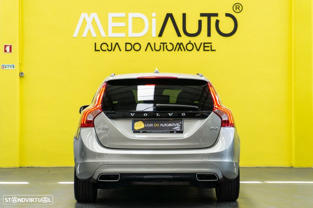 Volvo V60 2.0 D4 Momentum Geartronic - 17
