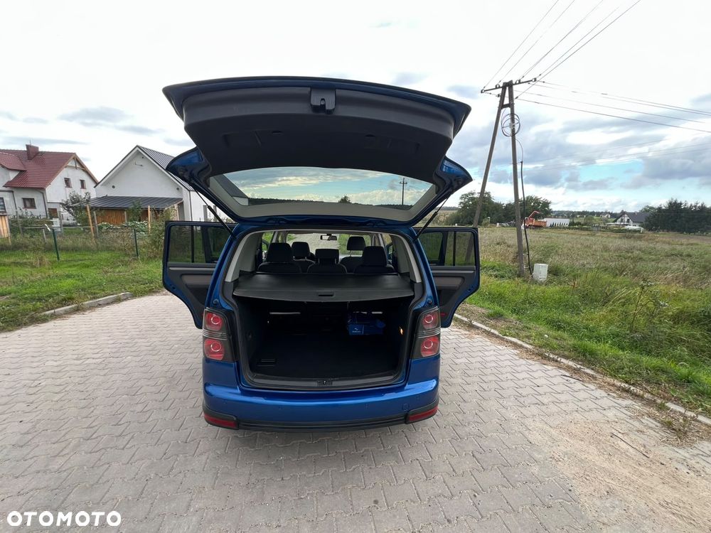 Volkswagen Touran - 23