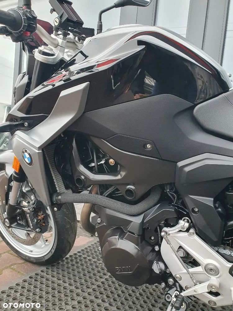 BMW F - 11