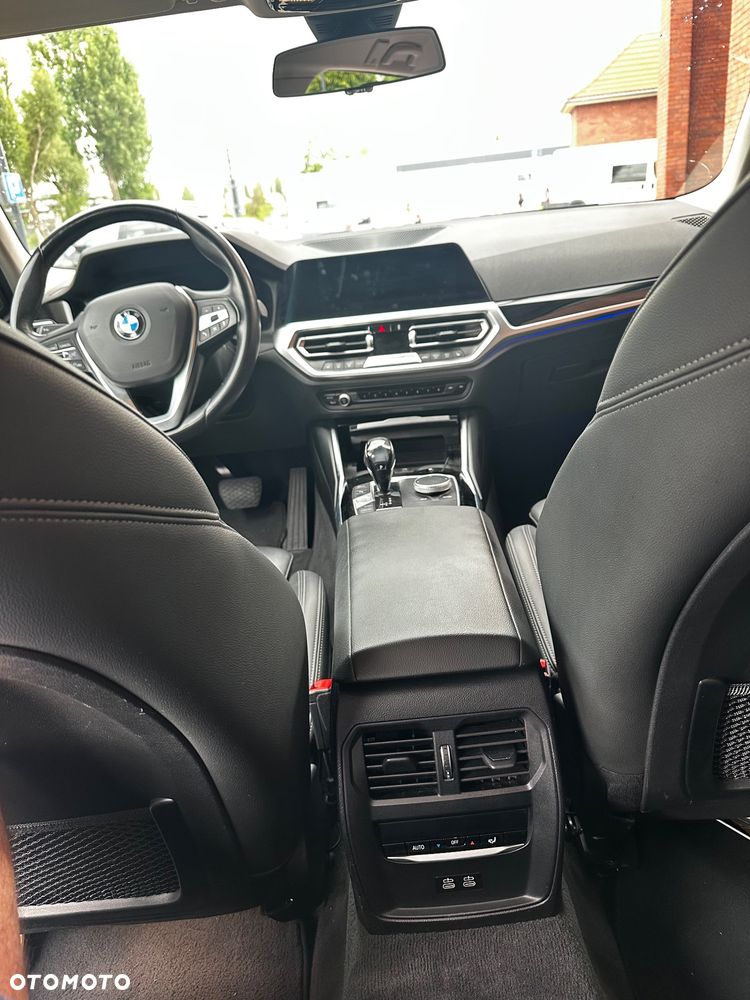 BMW Seria 3 320d Sport Line - 15