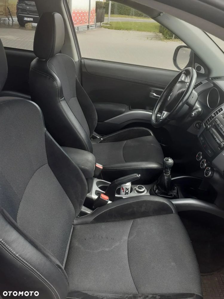 Mitsubishi Outlander - 1