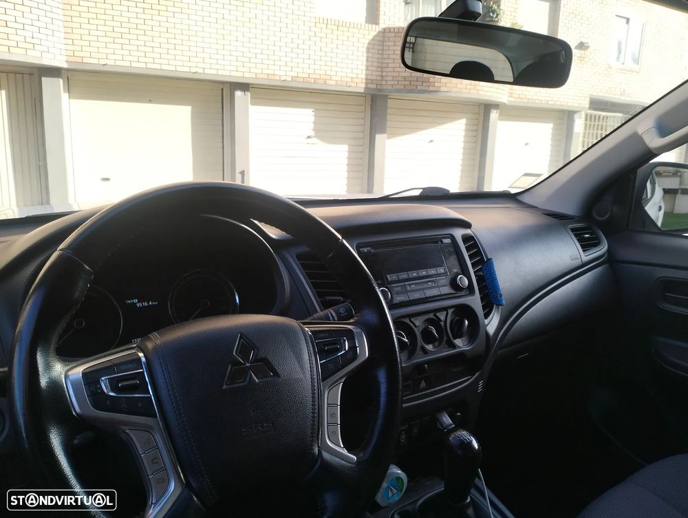 Mitsubishi L200 2.3 DI-D Space Cab Invite Strakar Look 4WD - 8