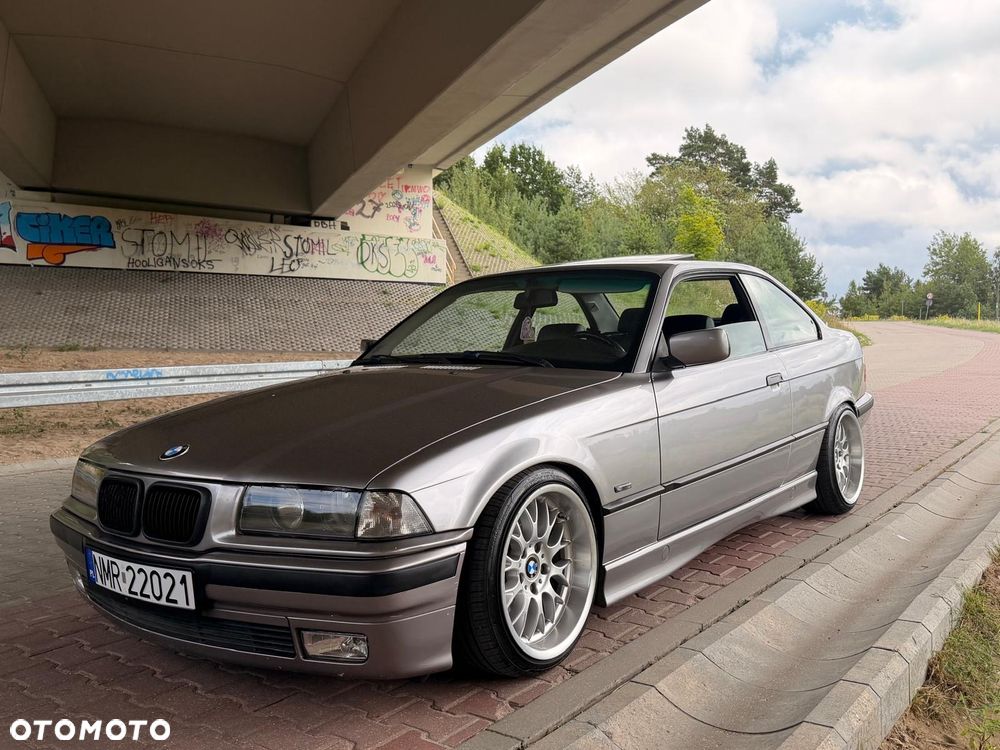 BMW Seria 3 323i - 2