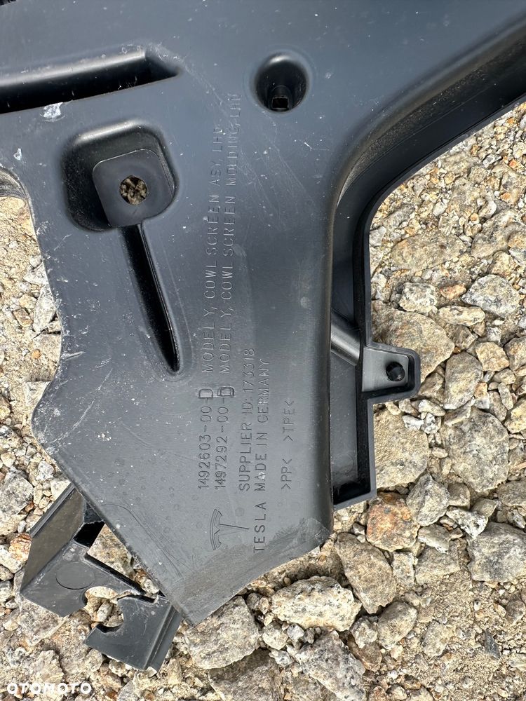 PODSZYBIE TESLA MODEL Y 1492603-00-D . - 3