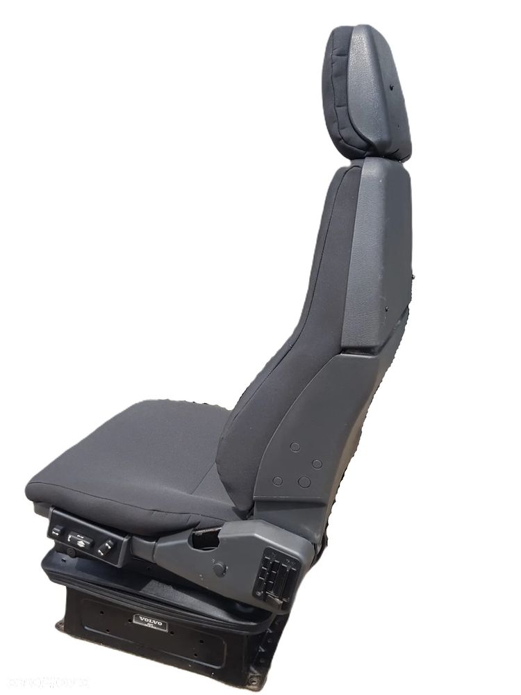 FOTEL KIEROWCY VOVLO FH 12 REGENEROWANY - 3