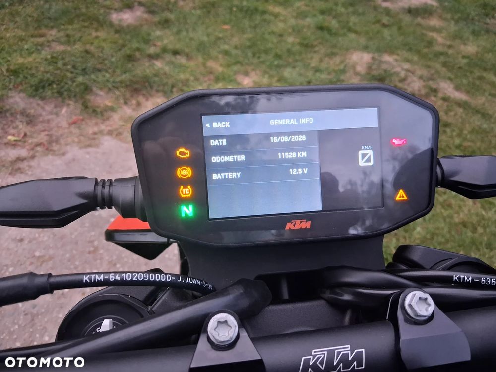 KTM DUKE 890 - 15