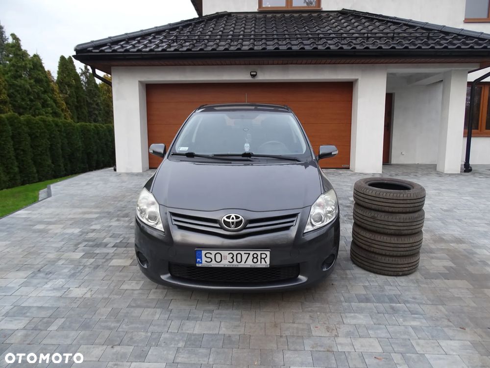 Toyota Auris - 1