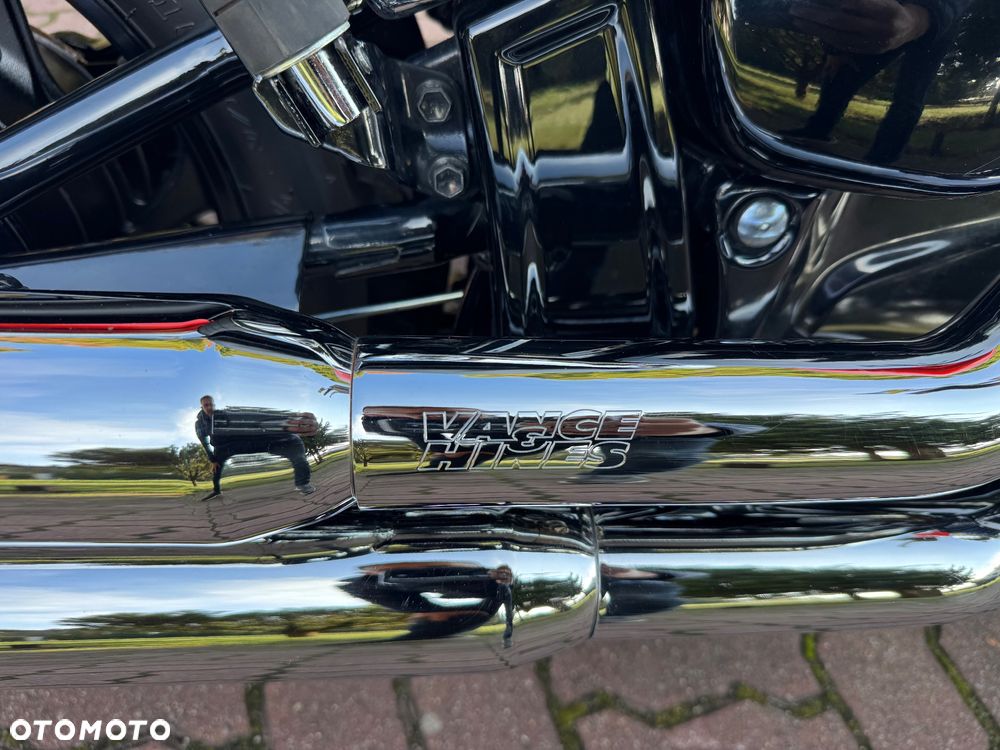 Suzuki Intruder - 12