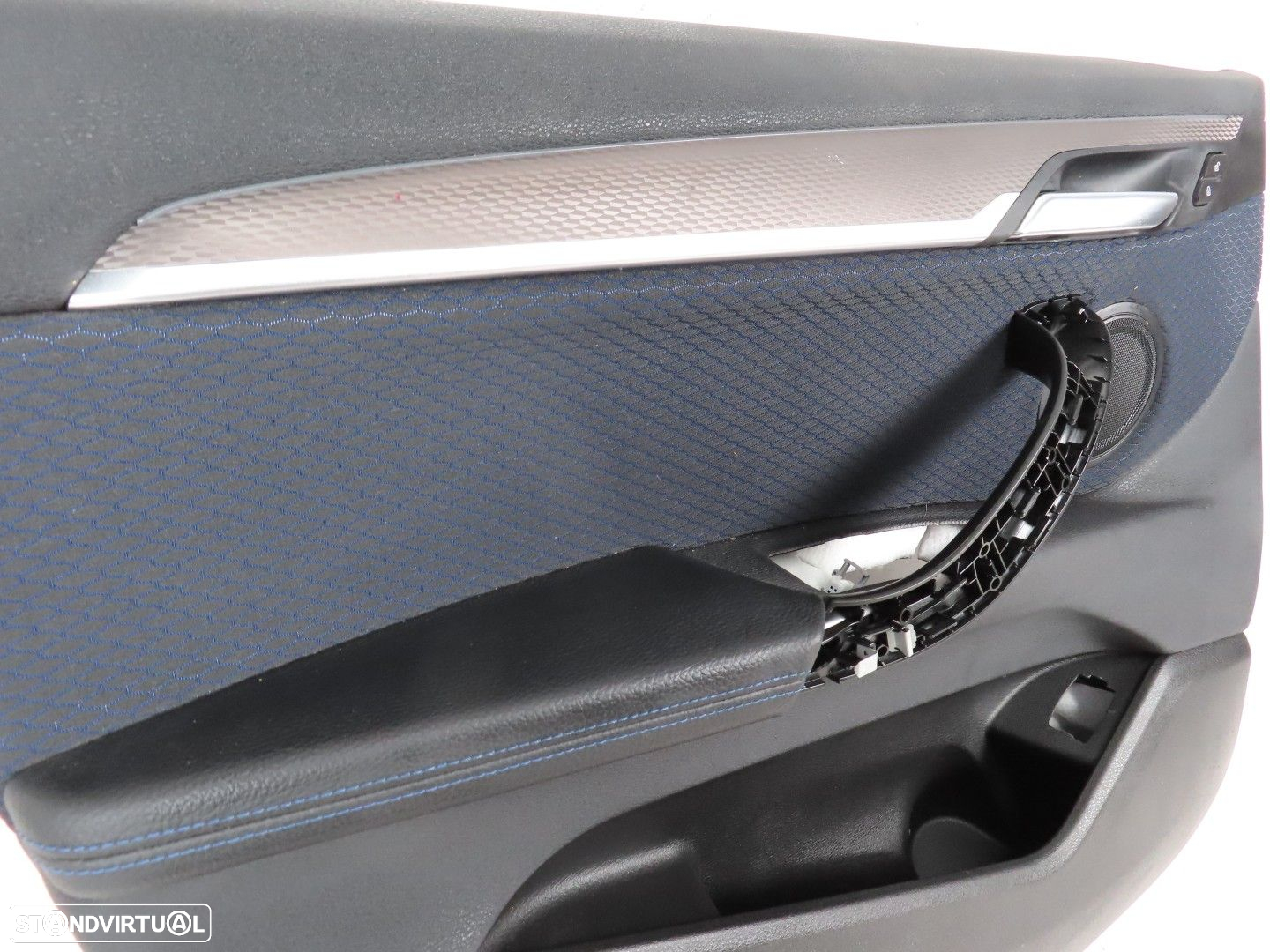 Forra da Porta M Esquerdo/Frente Seminovo/ Original BMW X2 (F39) - 2