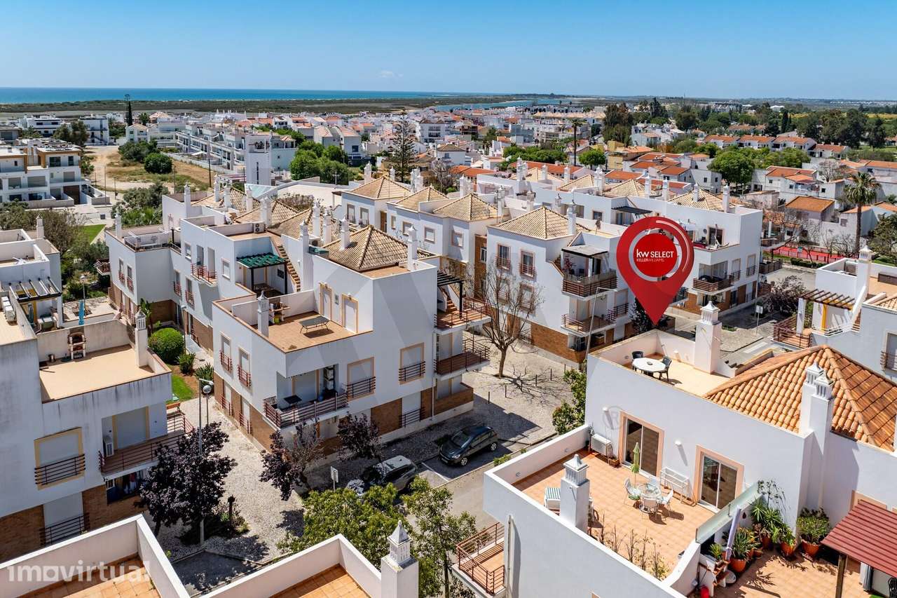 T2 com 3 Terraços e Piscina no Coração de Cabanas de Tavira - Grande imagem: 2/26
