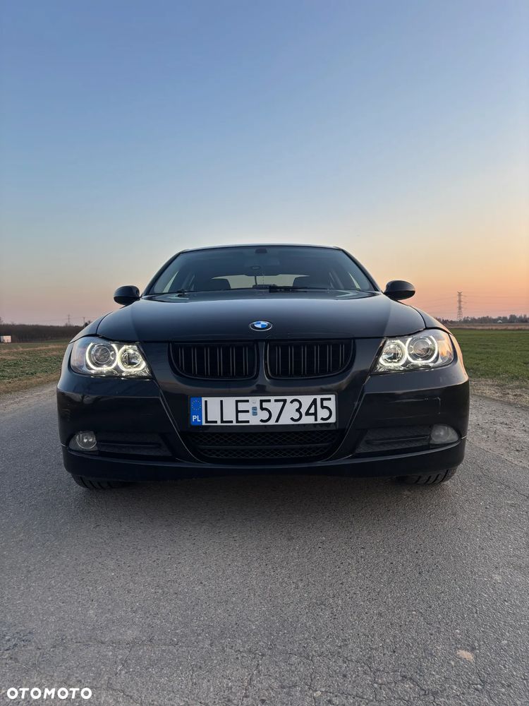 BMW Seria 3 318i - 4