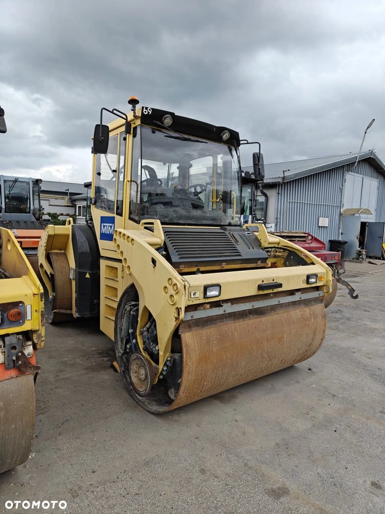 Bomag BW 202 AD - 4