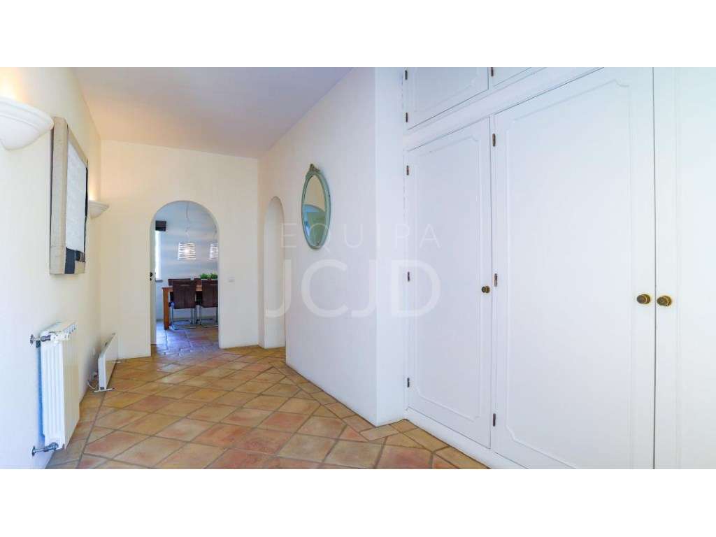 Fantástica Moradia Isolada T4 Frente ao Golfe, Totalmente Remodelad... - Grande imagem: 2/53