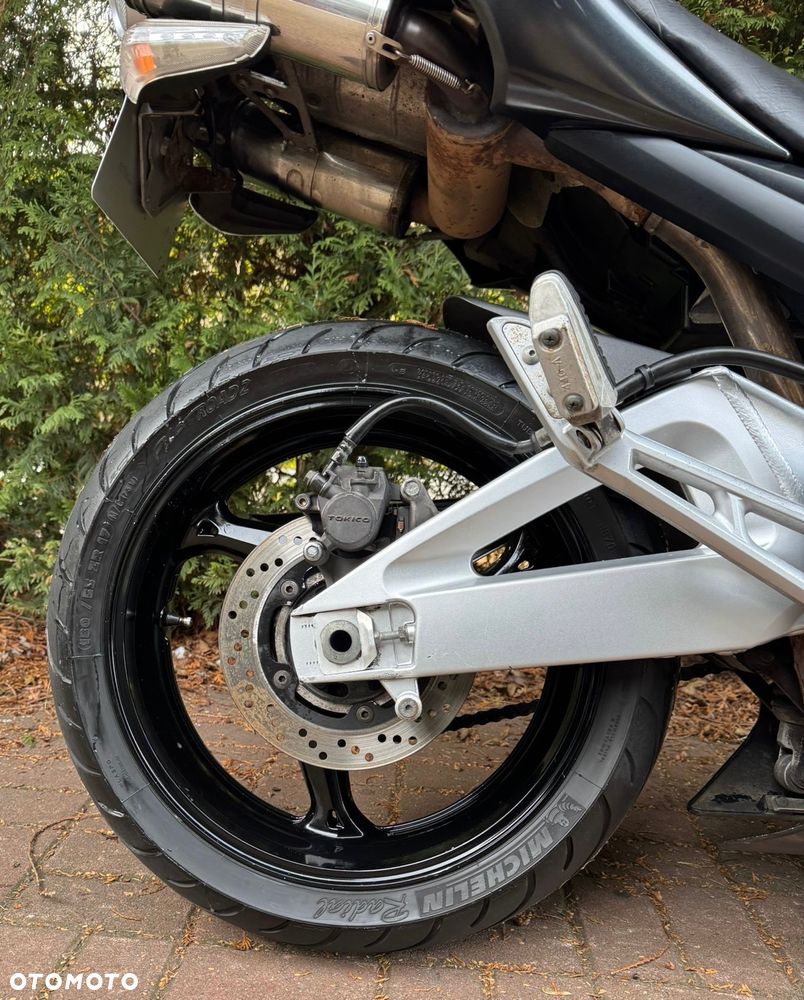 Suzuki GSR - 7
