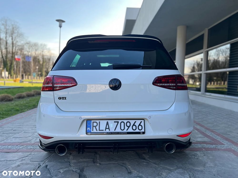 Volkswagen Golf - 6
