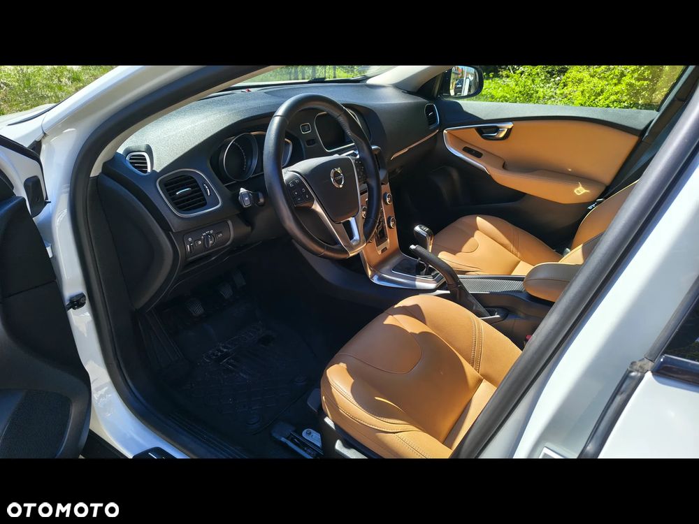 Volvo V40 Cross Country T3 Drive-E Momentum - 8
