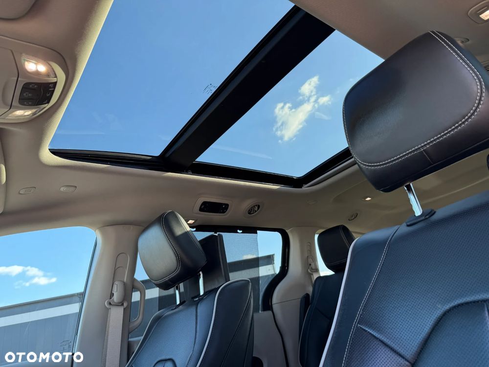 Chrysler Pacifica - 16