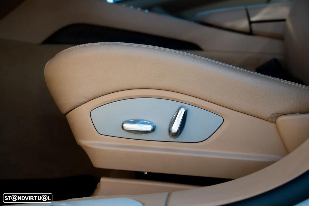 Porsche Panamera 4S PDK - 32