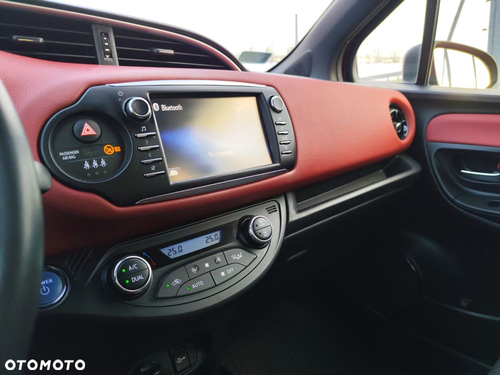 Toyota Yaris Hybrid 100 Selection Passion - 25