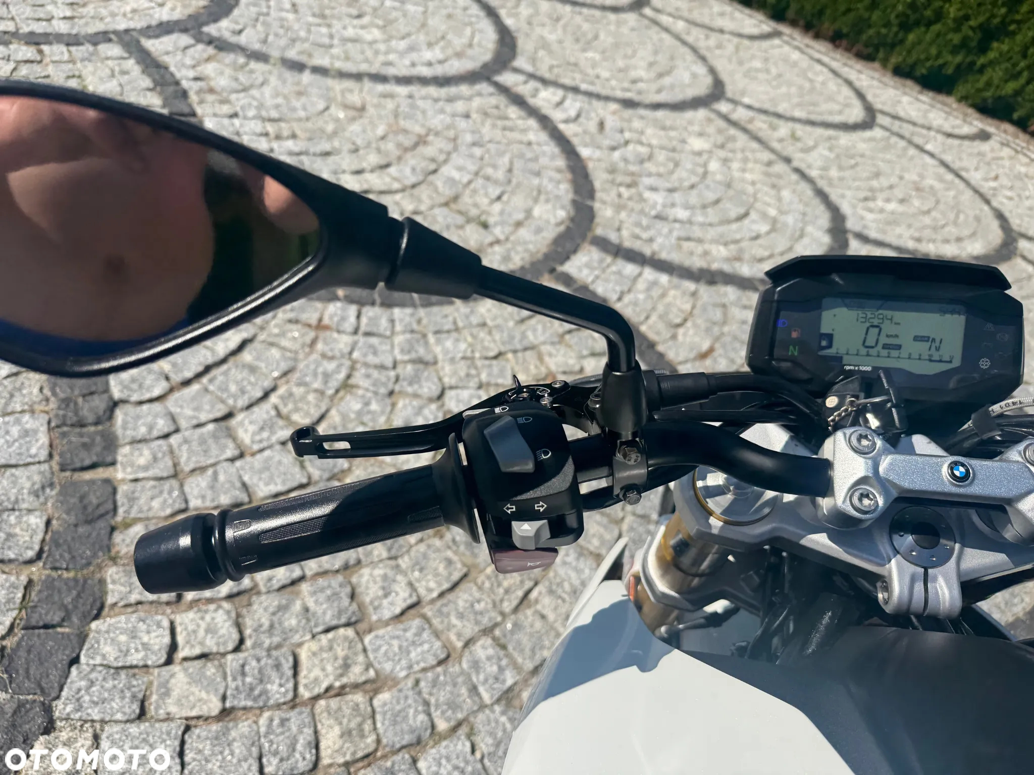 BMW G - 27