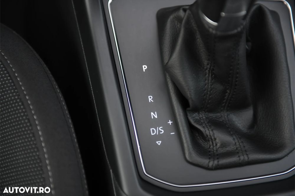 Volkswagen Touran - 38