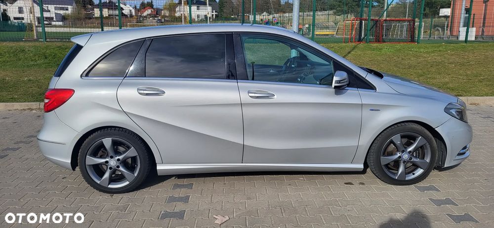 Mercedes-Benz Klasa B 180 (BlueEFFICIENCY) 7G-DCT - 4