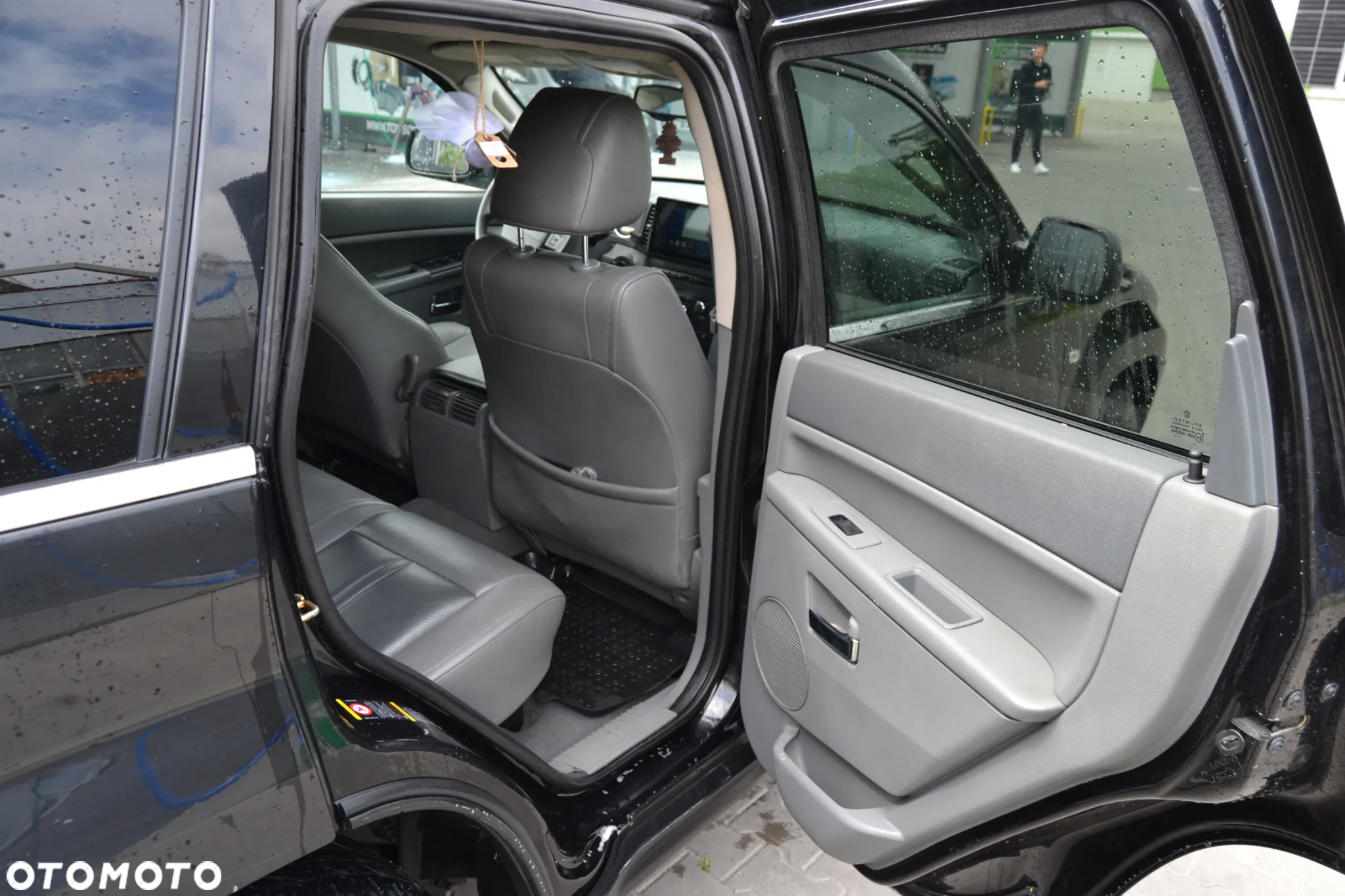 Jeep Grand Cherokee - 12