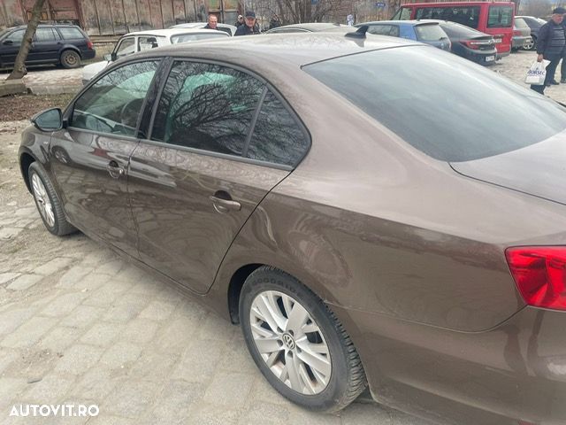 Volkswagen Jetta 1.6 TDI Trendline - 3
