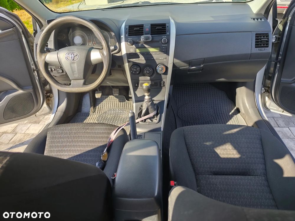 Toyota Corolla - 13