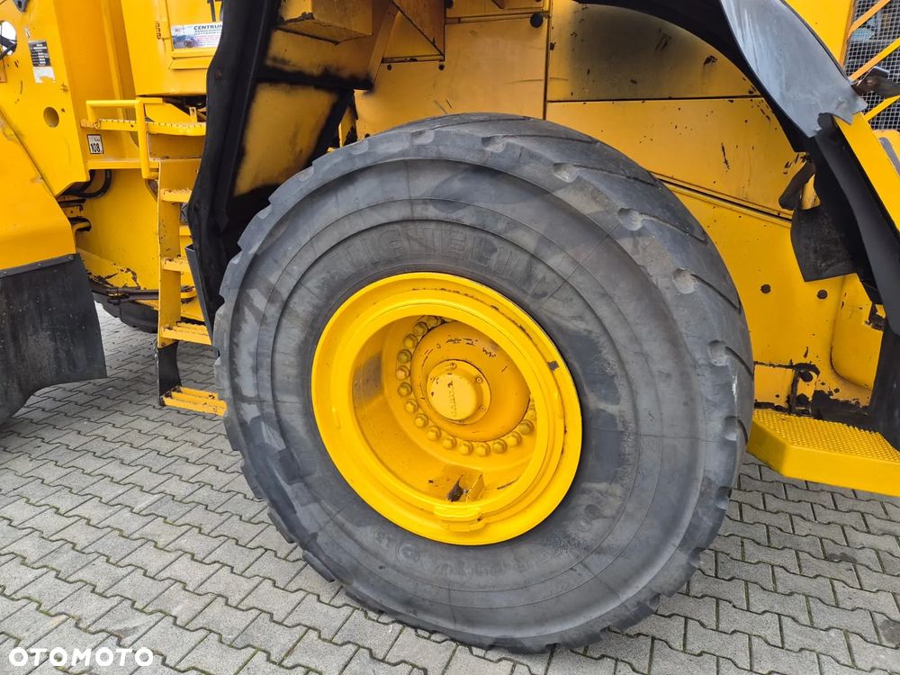 Volvo L 180E 4X4 / HEAVY DUTY / ŁADOWARKA KOŁOWA / CHWYTAK DO BALI I DREWNA / WIELE ZASTOSOWAŃ / OD PIERWSZEGO WŁAŚCICIELA / DOBRY STAN / MOŻLIWOŚĆ TRANSPORTU - 17