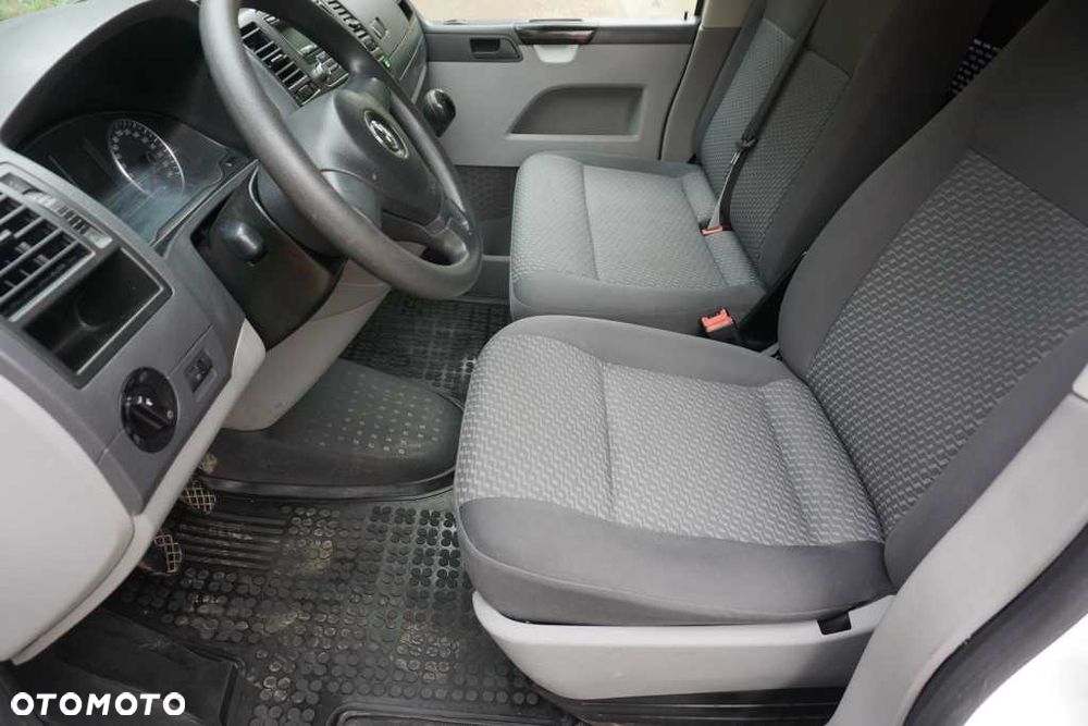 Volkswagen T5 - 10