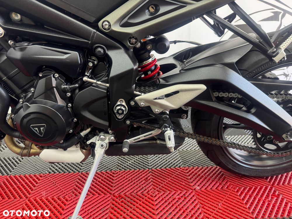 Triumph Street Triple - 18