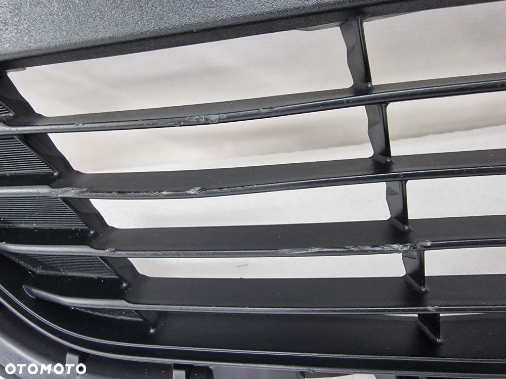 TOYOTA YARIS 3 III 11-14 KRATKA ŚRODKOWA ZDERZAKA PRZEDNIEGO , NR 53112-0D210 , NR AUKCJI K109 - 6