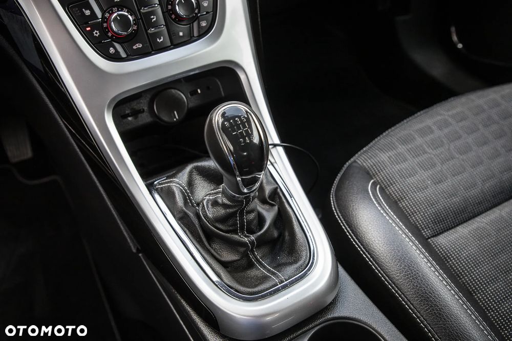 Opel Astra 1.6 Turbo Cosmo - 23