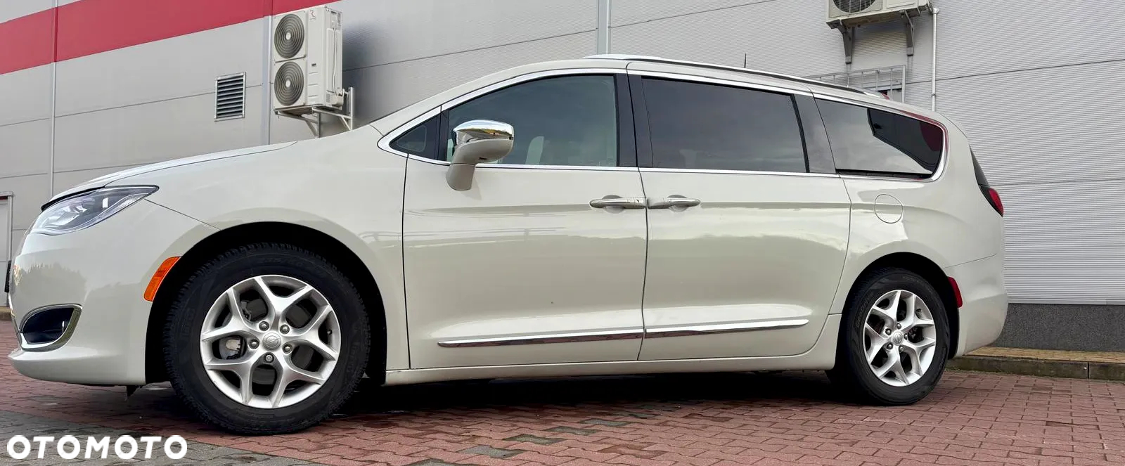 Chrysler Pacifica - 7