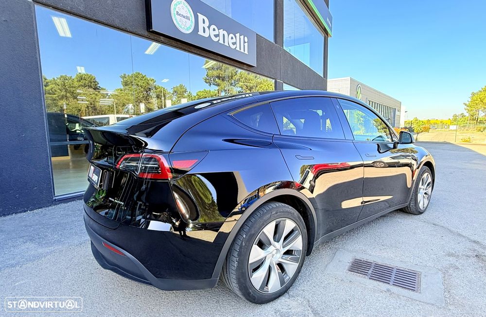 Tesla Model Y Long Range Dual Motor AWD - 9
