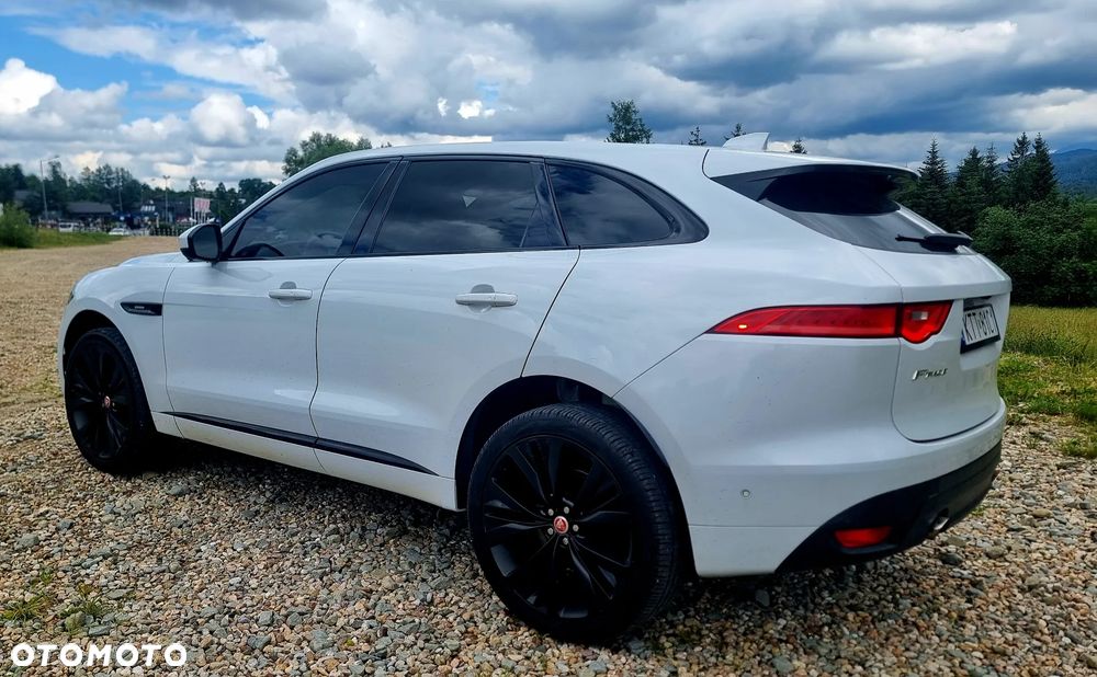 Jaguar F-Pace 25t AWD R-Sport - 4