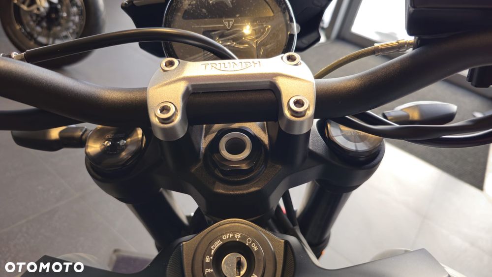 Triumph Trident - 9